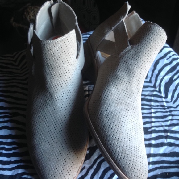 REDUCED‼️NEW LADIES 9.5 Beige Suede Zipped Slip On - Picture 1 of 8